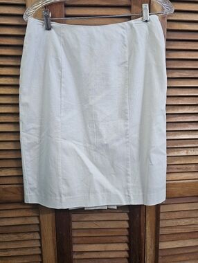 New York & Company White Stretch Pencil Skirt | Size 2 | Knee-Length with Pleats